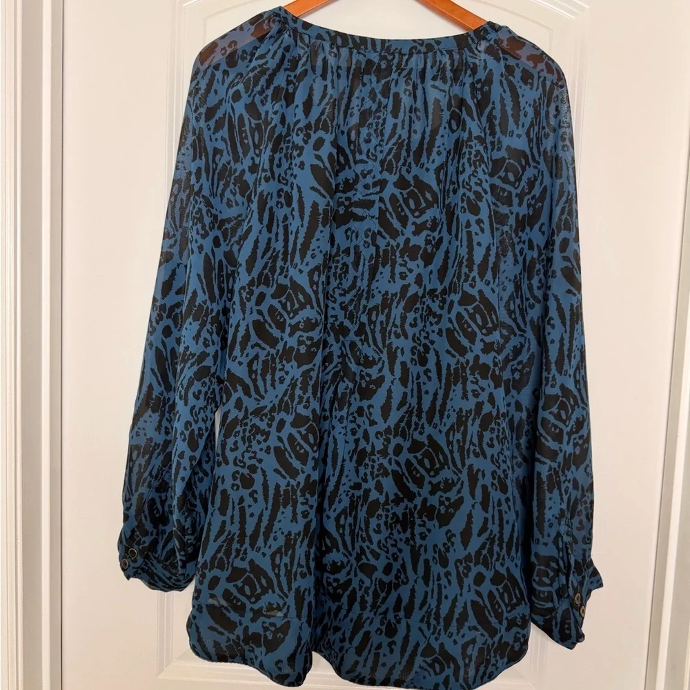 Grace Elements Blue/Blck Animal Print Long Sleeve Roll-Up Tab Blouse Size XL
